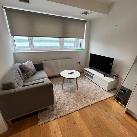 Lovely Apartment In The Centre Of Croydon Esterno foto